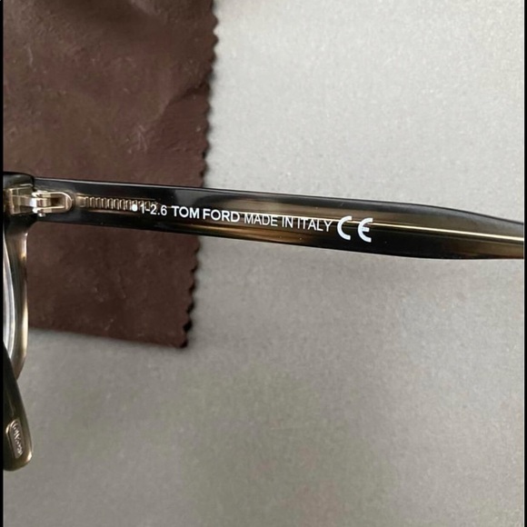 Tom Ford Tortoise Reading Glasses with Case - Picture 3 of 3